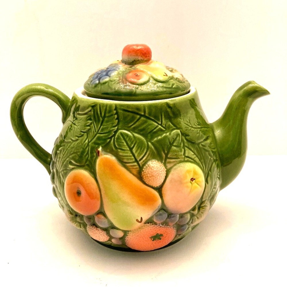 VTG What's Vincent Cadeaux Tea Pot Fruit 1980s Raised Majolica Style Ceramic‎